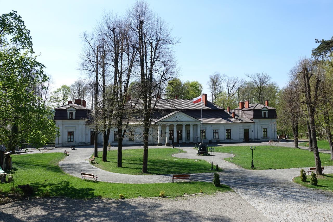 Gosciniec Dworski W Ropie - Pokoje Goscinne Ropa Exterior photo
